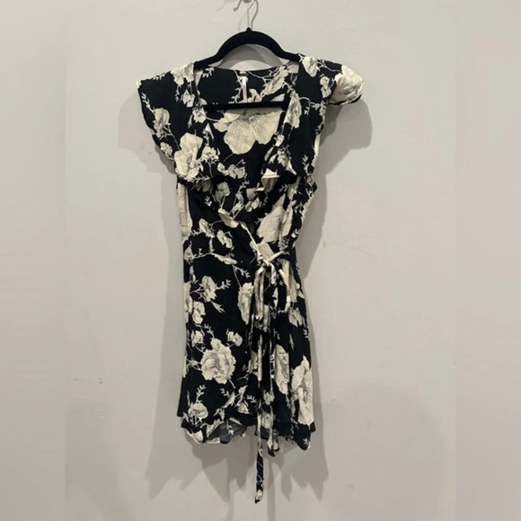 Gently used Free People Wrap dress in black floral‎ print.  Size XS G0199 - Picture 7 of 11
